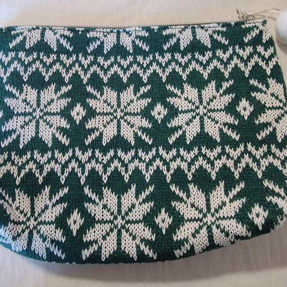 🌟Ulta beauty cosmetic bag, green and white snowflake print with pom pom - Picture 3 of 3